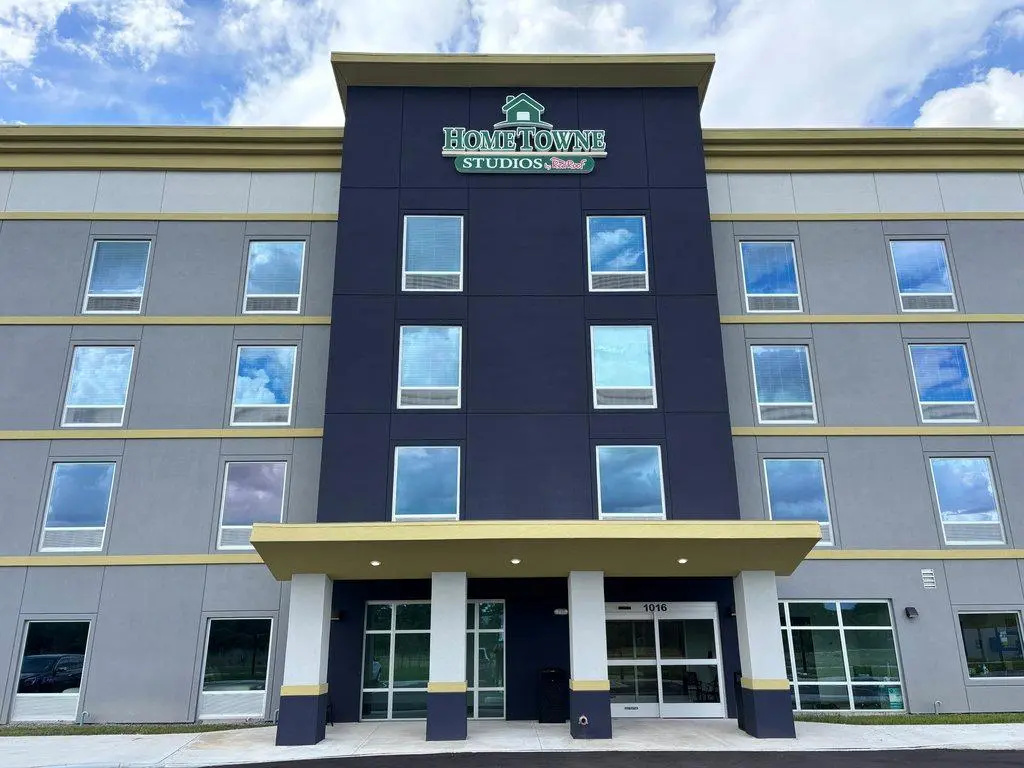 HomeTowne Studios by Red Roof Bradenton