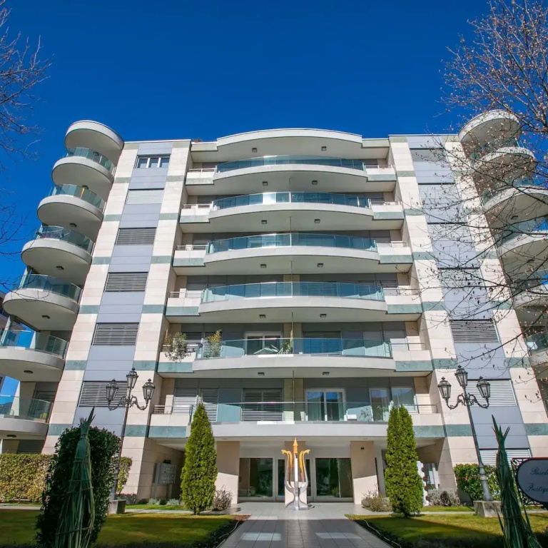 Prestige du Lac 27 in Lugano