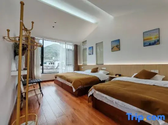 Deluxe Double Family room (twin beds)