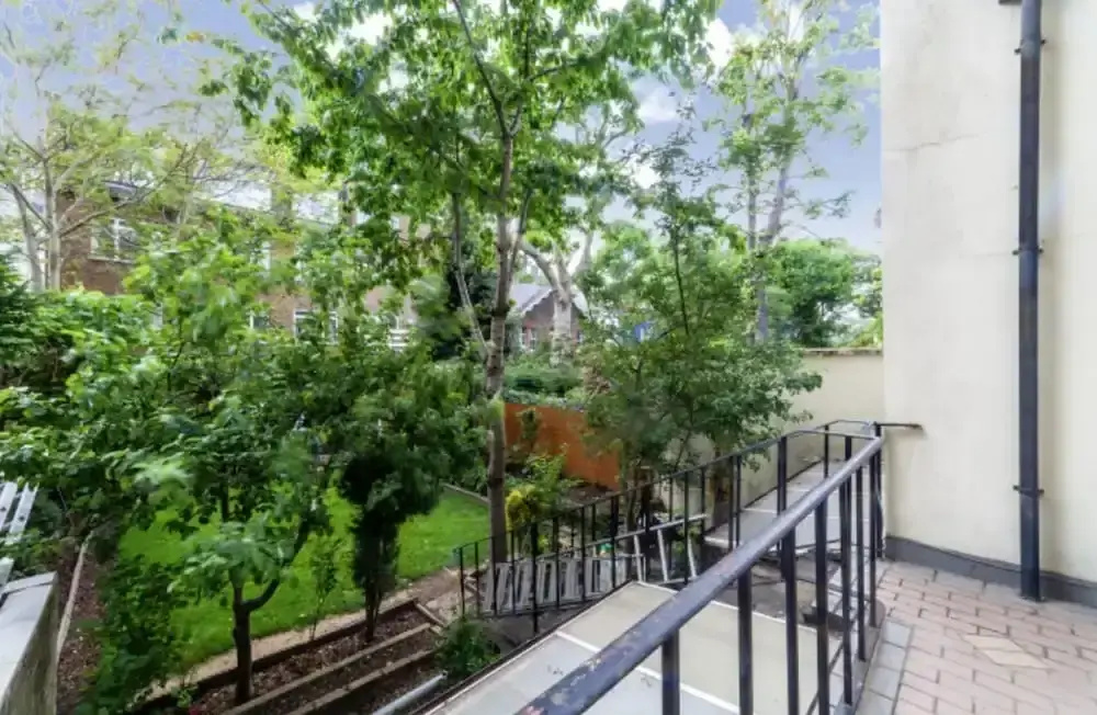Large 3-bed Apartment in London Kensington Gardens