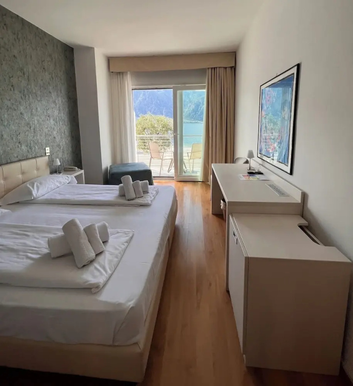 Superior Double room with balcony (full double bed)