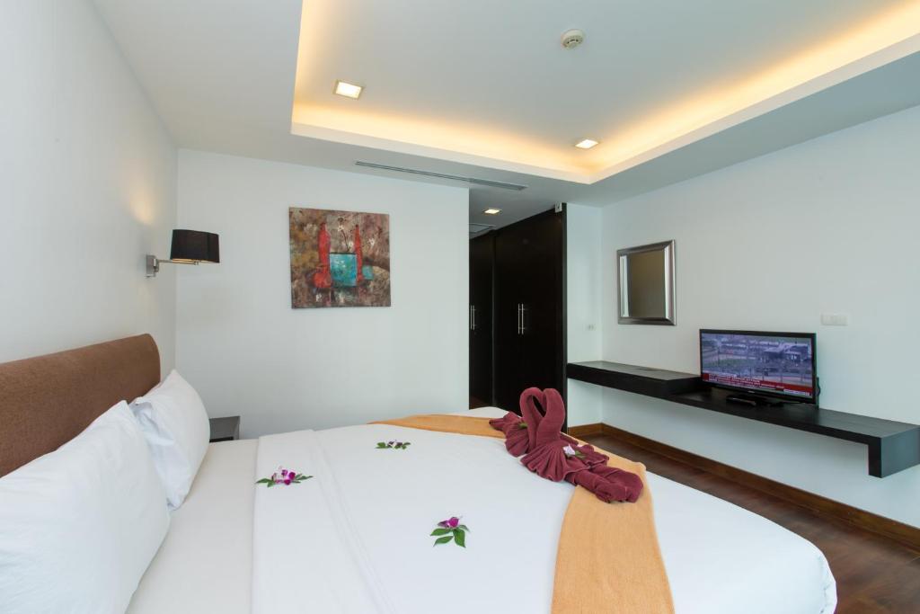 The Palms, Kamala Beach