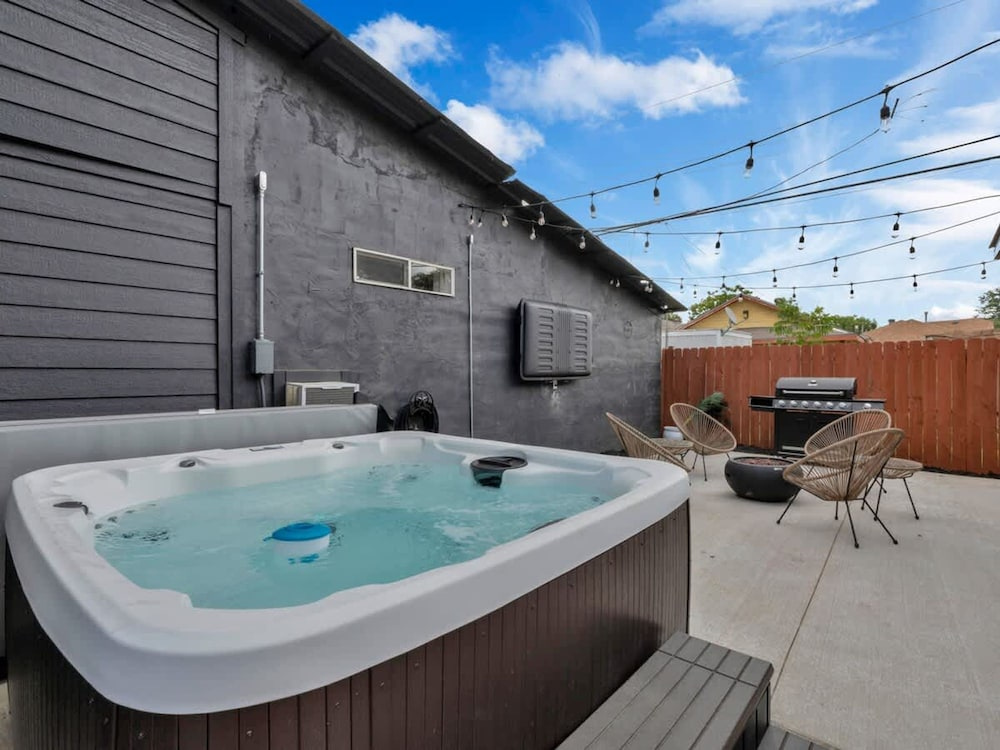 Modern Luxury Minutes From Downtown Dallas