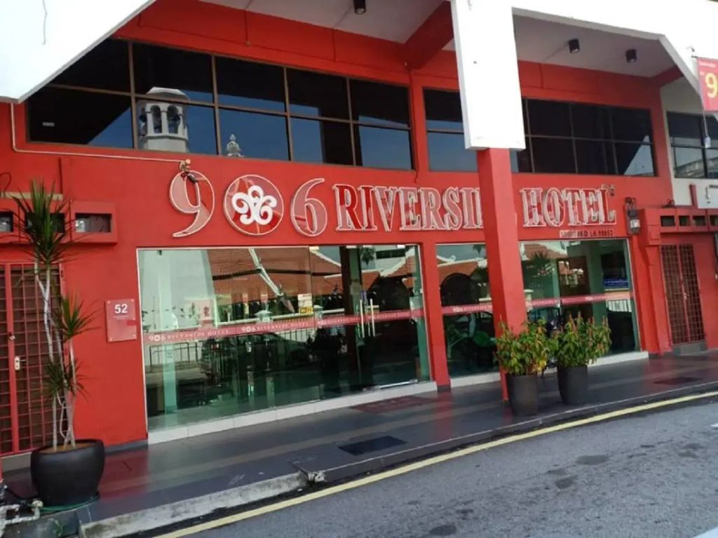 906 Riverside Hotel
