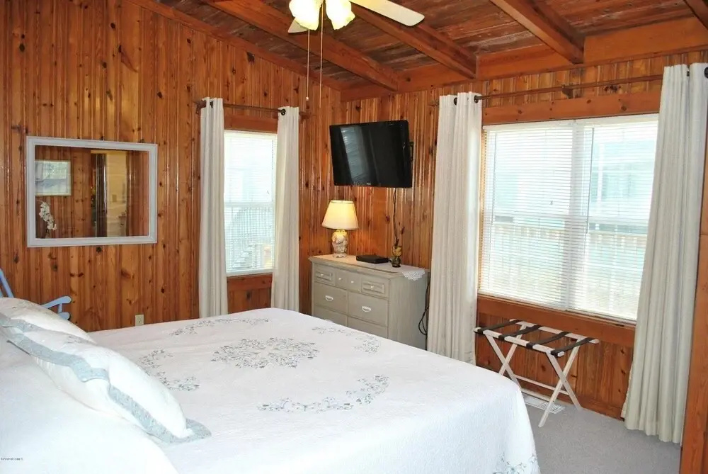 Acc 5 Bedroom Home by Redawning