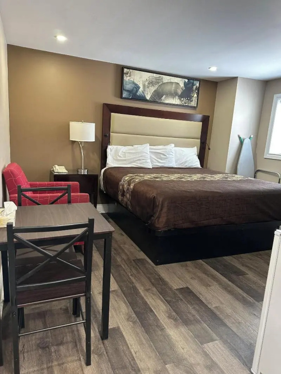 Champlain Motor Inn — 2