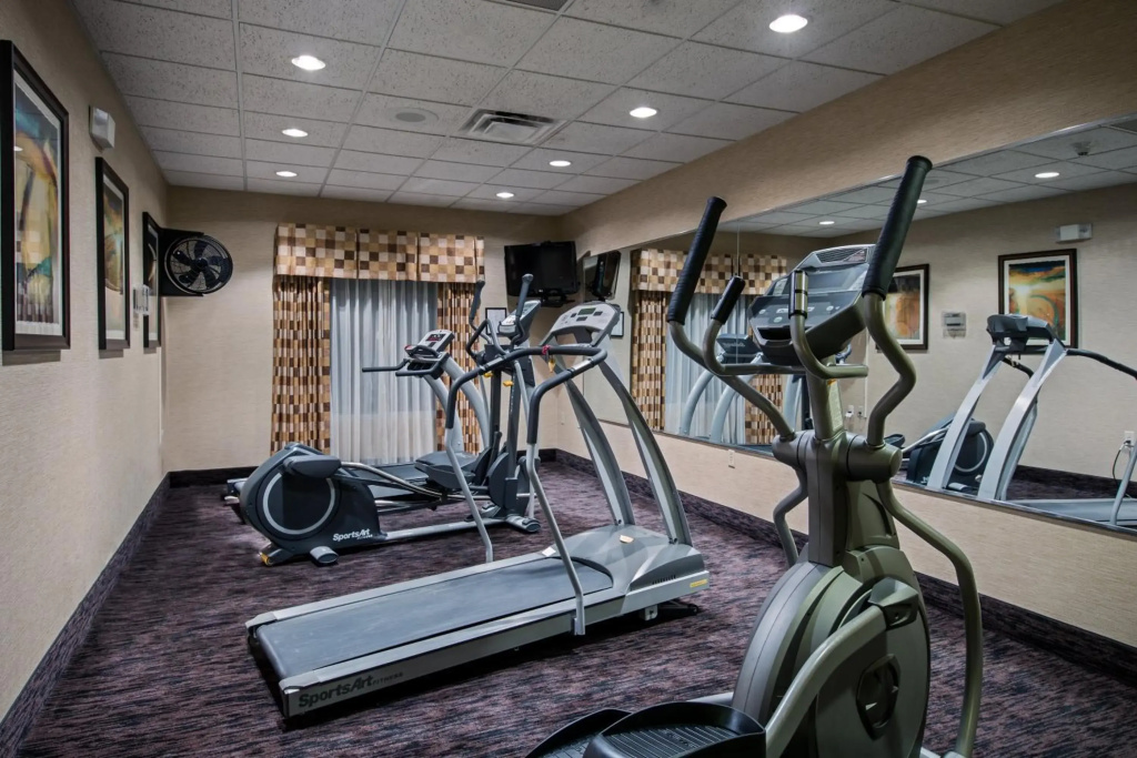 Holiday Inn Express & Suites Youngstown N (Warren/Niles) by IHG - фото 21