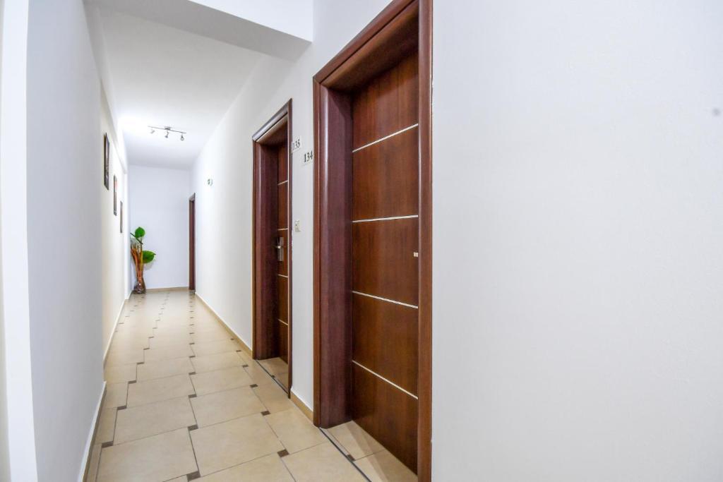 hotel Avra by null