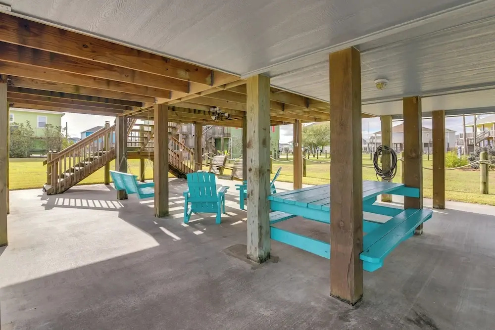 Steps to Sea! Crystal Beach Home w/ Furnished Deck
