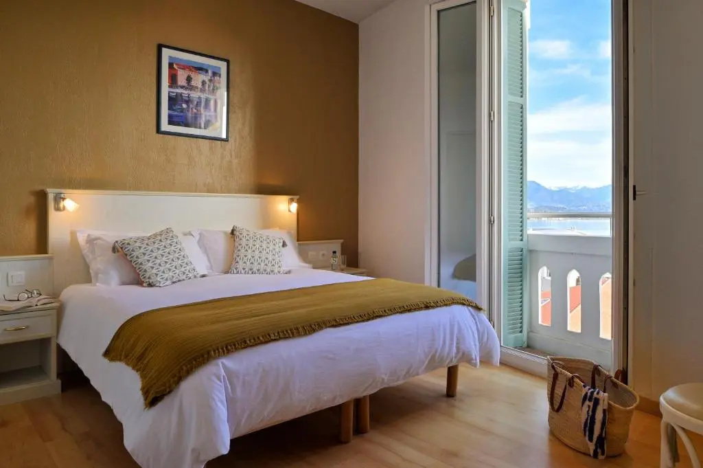 Standard Double room with sea view (full double bed)