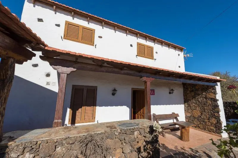 Cottage with balcony and with sea view