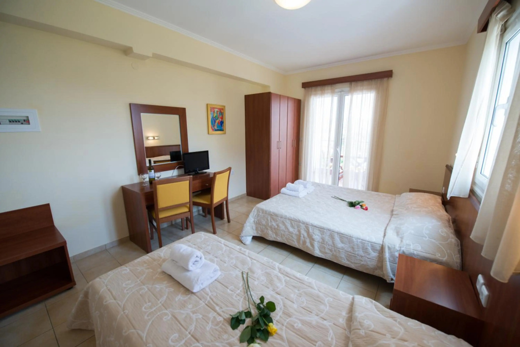 Summertime Inn — 4