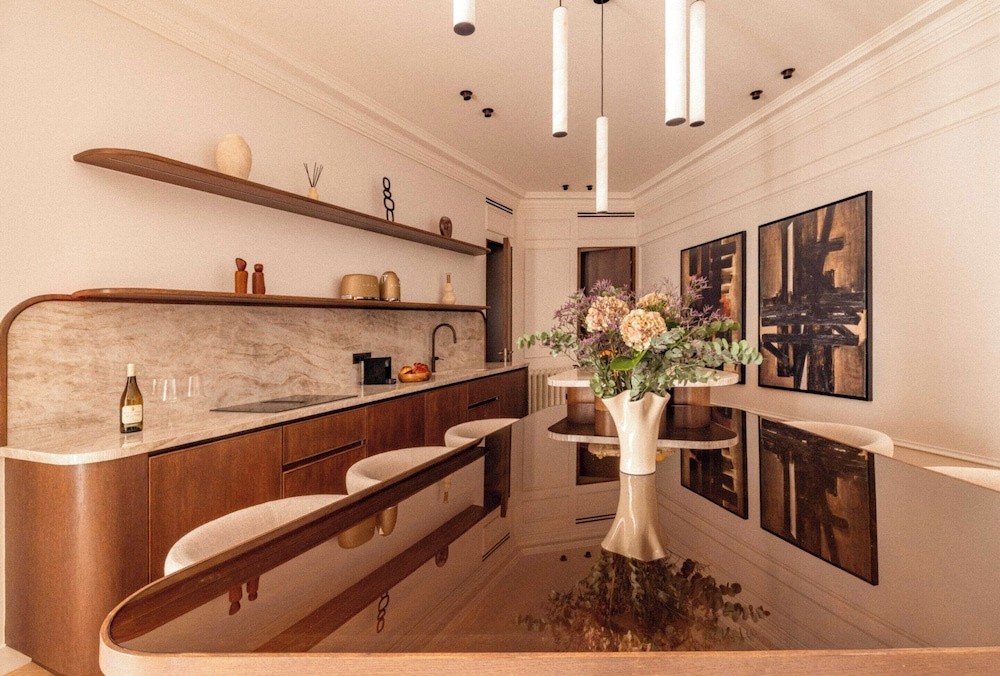 Luxury A/C Apt - 6p/3bdr - Arc de Triomphe