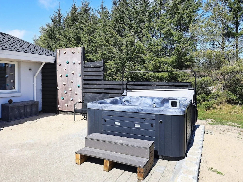 10 Person Holiday Home in Blavand