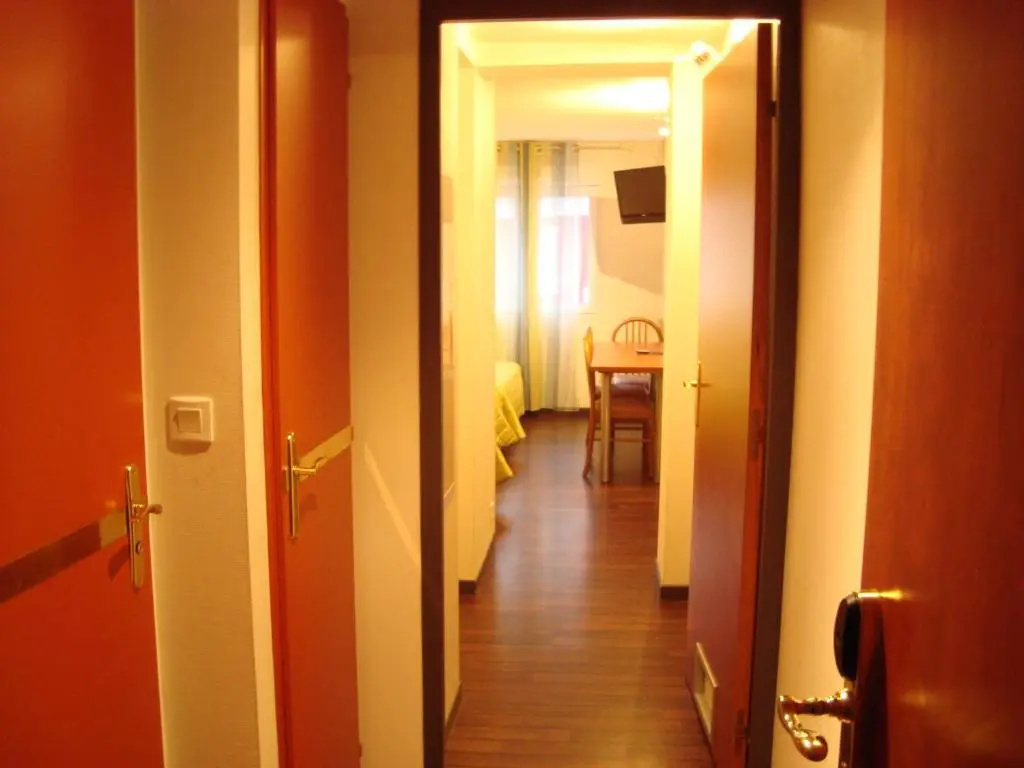 Double Studio (full double bed)