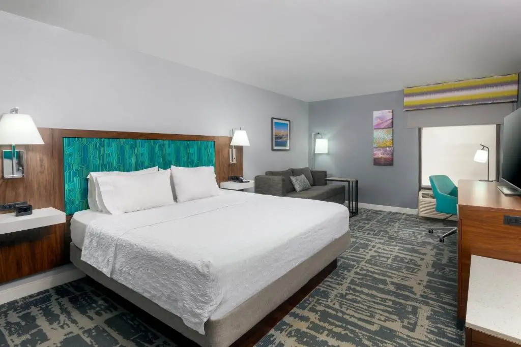 Hampton Inn Salisbury - Tap to explore photos