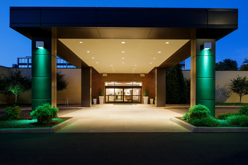 Holiday Inn Hotel & Suites Charleston West by IHG