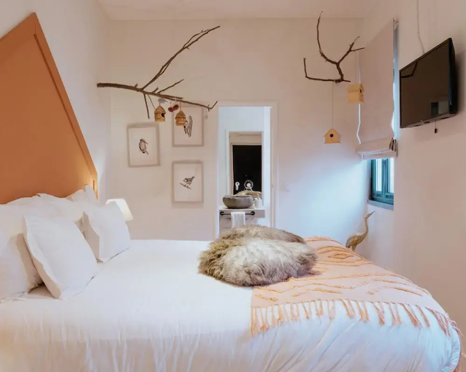 Classic Double room (full double bed)