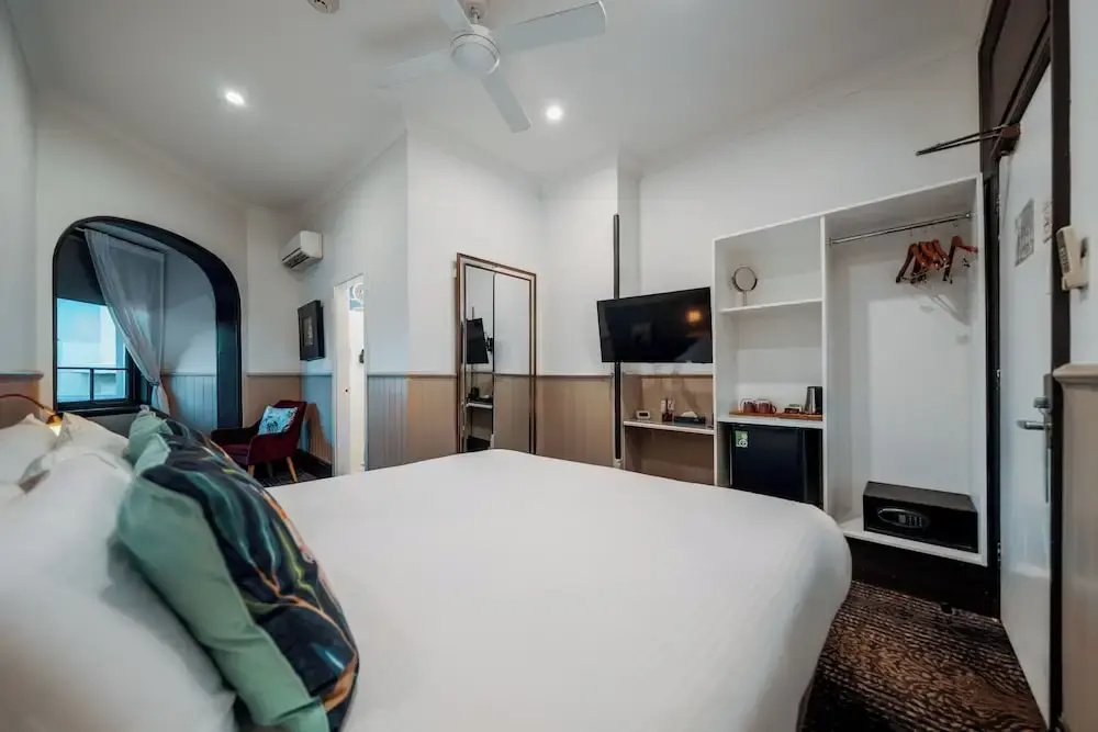 Deluxe Double room with harbour view (full double bed)