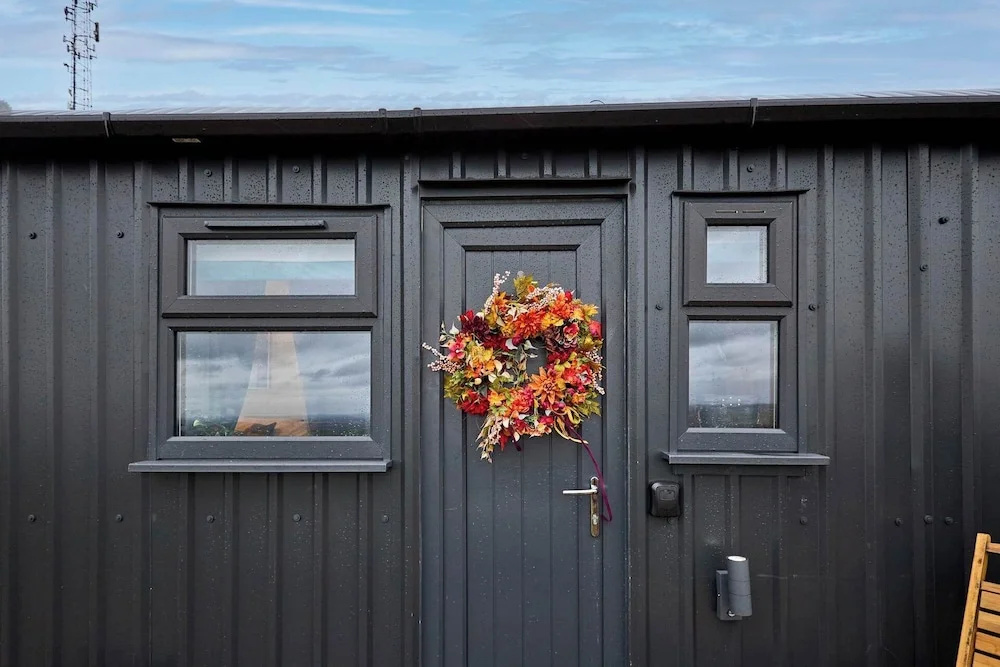 Host Stay Curlews Rest