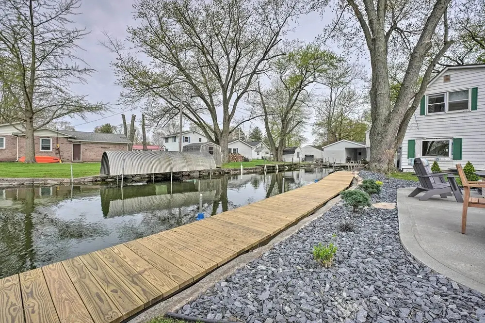 Waterfront Syracuse Home w/ Patio & Fire Pit! - фото 18
