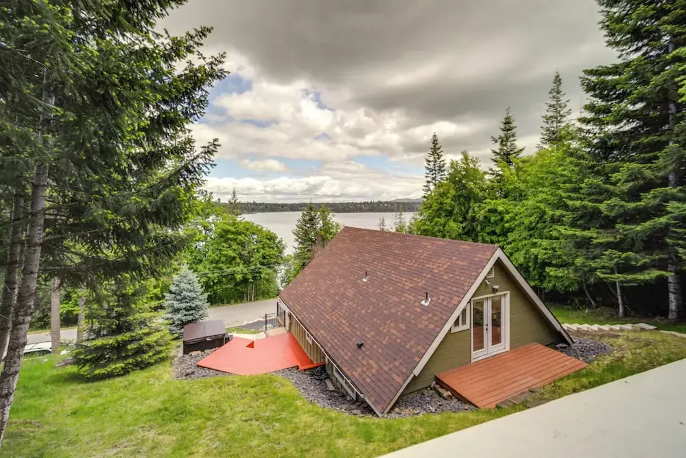 Tree-lined, Hayden Home w/ Hot Tub & Lake Views