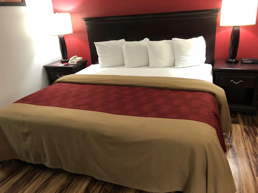 Standard Double room with balcony (full double bed)