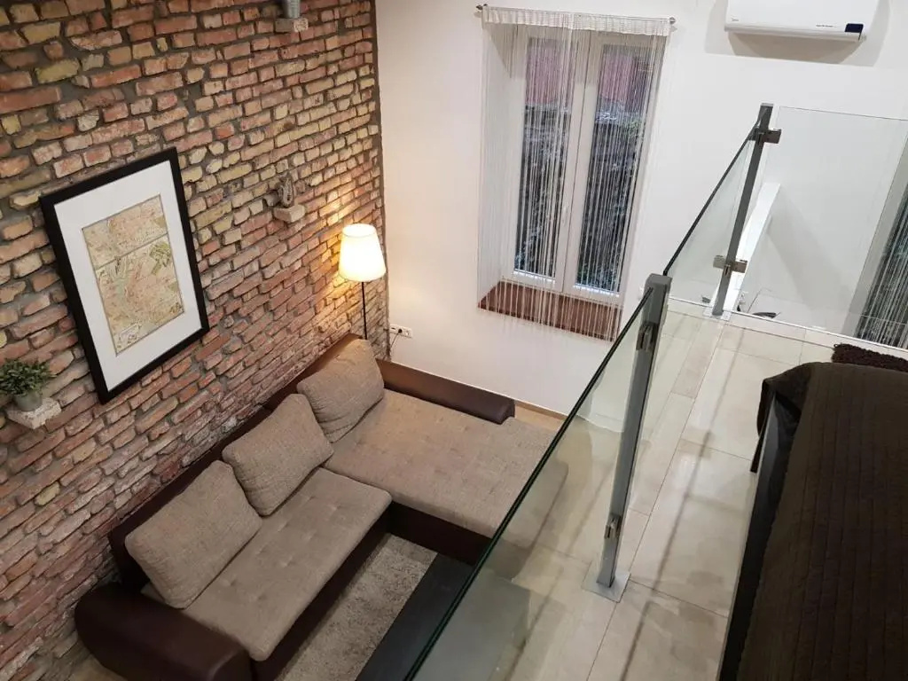 Deluxe Studio