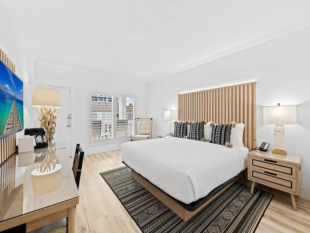 Standard Double room with balcony and with partial ocean view (full double bed)