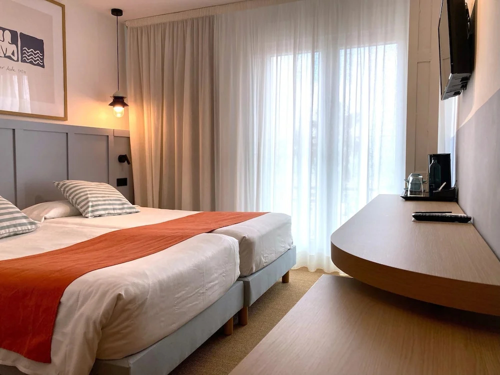 Superior Double room with sea view (twin beds)