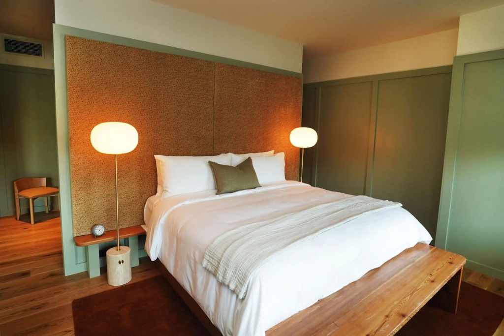 Albert Hotel — 2
