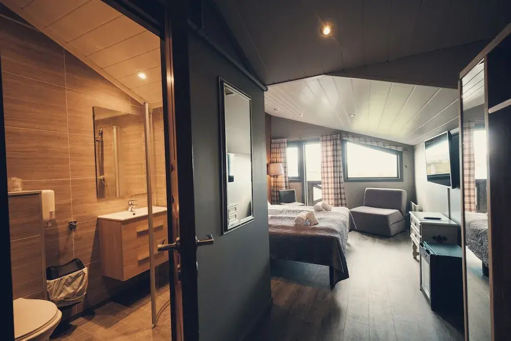 Deluxe Double room with mountain view (full double bed)