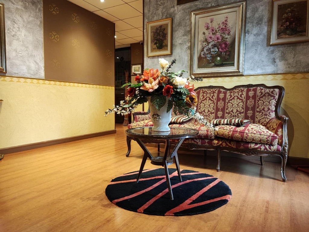Lobby & Reception