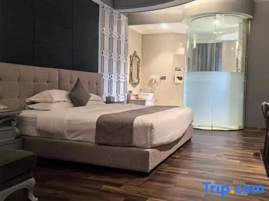 Deluxe Double room (full double bed)