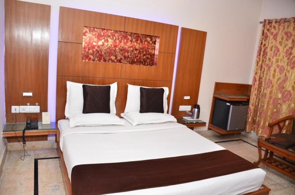 Hotel Basera Brij Bhoomi image 5