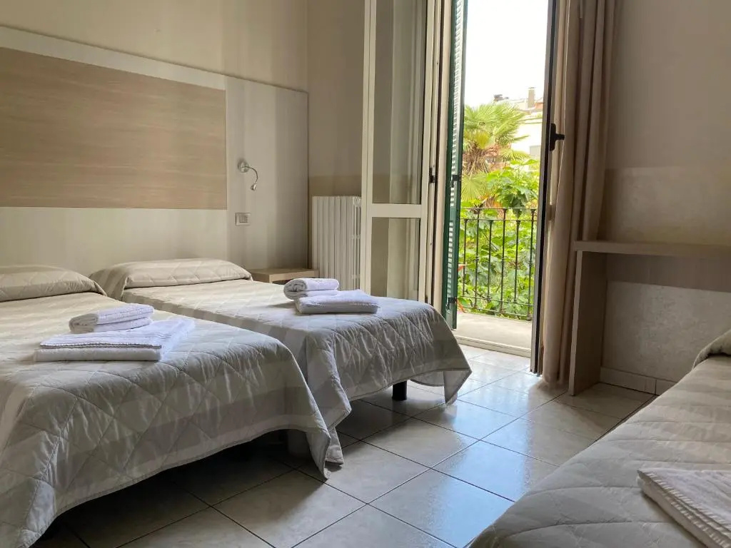 Standard Triple room