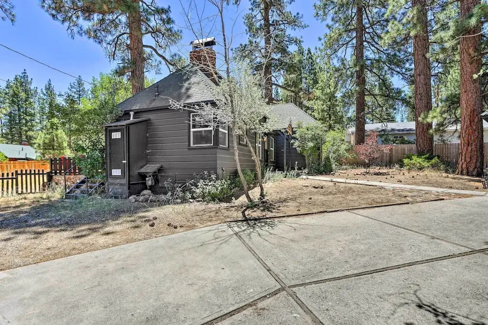 2 Mi to Big Bear Lake: Cabin w/ Game Room
