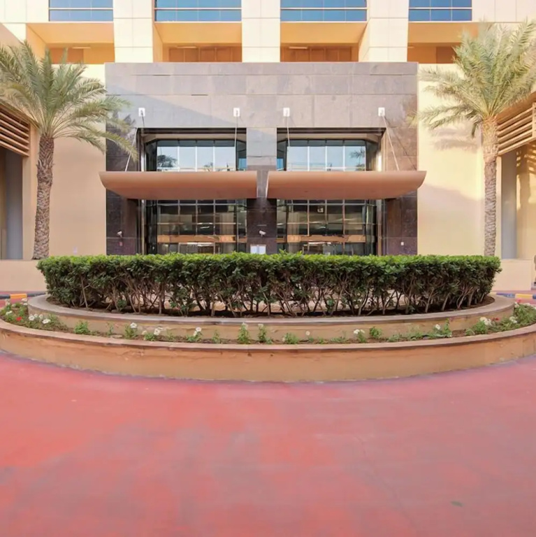 Yogi - Incredible 2BR with Balcony and Burj Khalifa Views