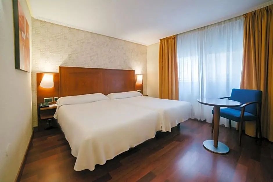 Torreluz Centro Hotel - Chambres
