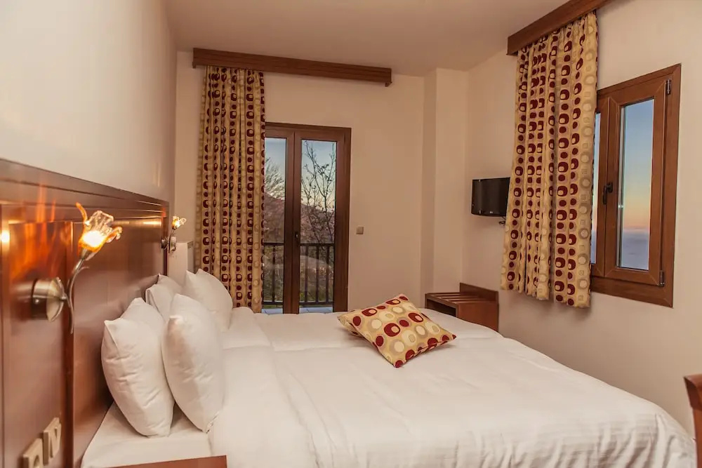 Standard Double room with balcony and with mountain view (full double bed)