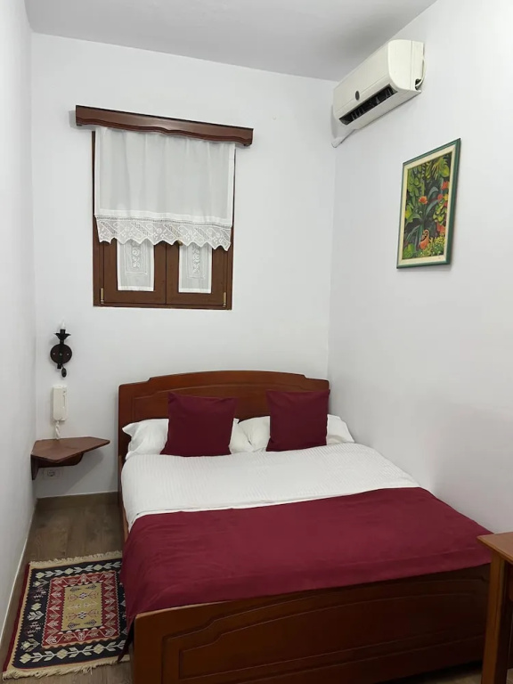 Economy room