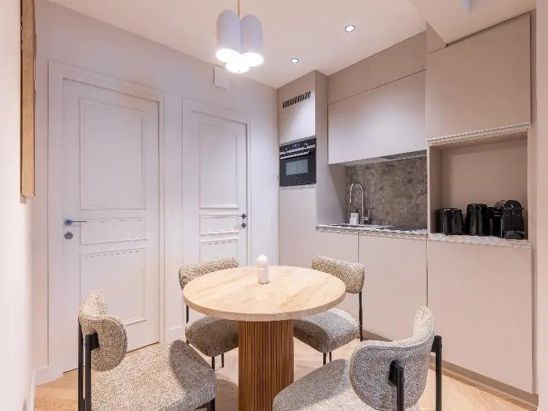 Le Pera Hotel 136
