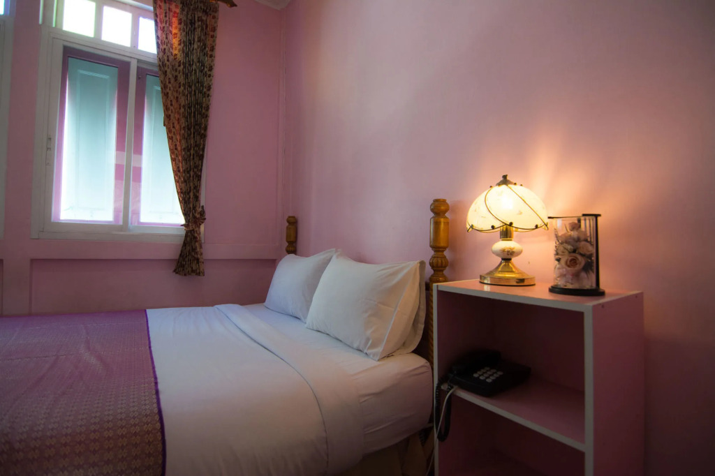 SamSenSam Place by null