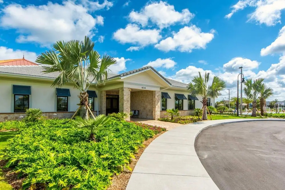 Cozy Home Near Disney Parks - Prime Location
