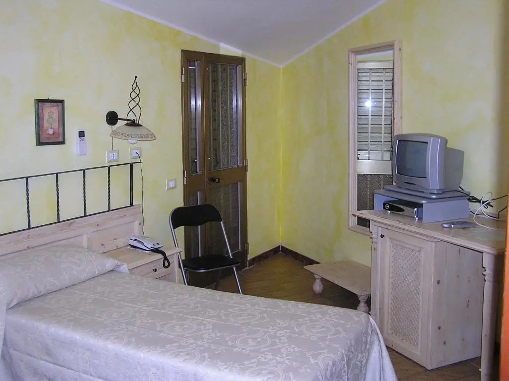 標準四人房，配有大床