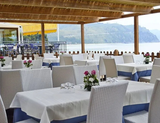Food & Beverage