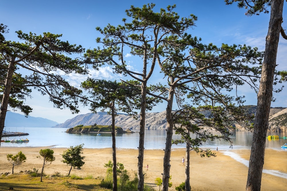 Beach & Waterfront