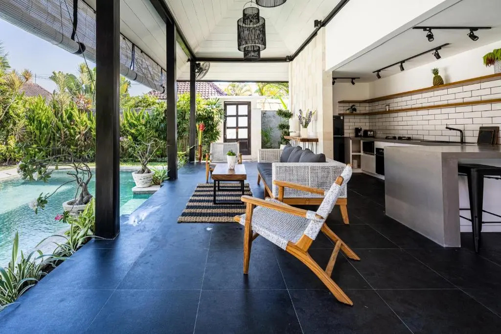 2 Bedrooms Villa