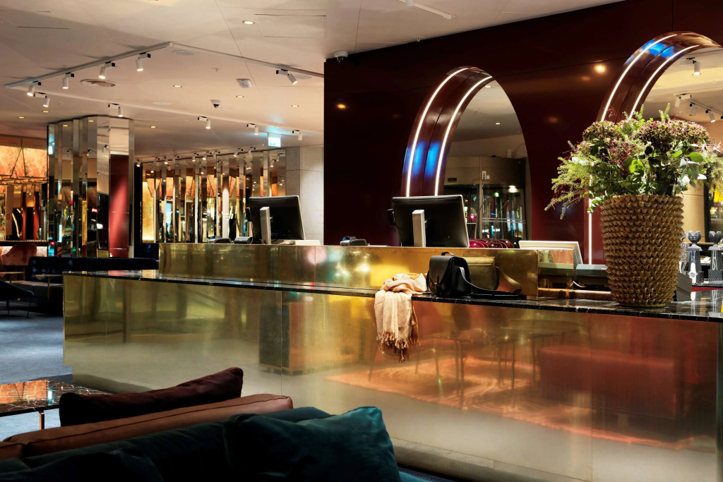 Lobby & Reception