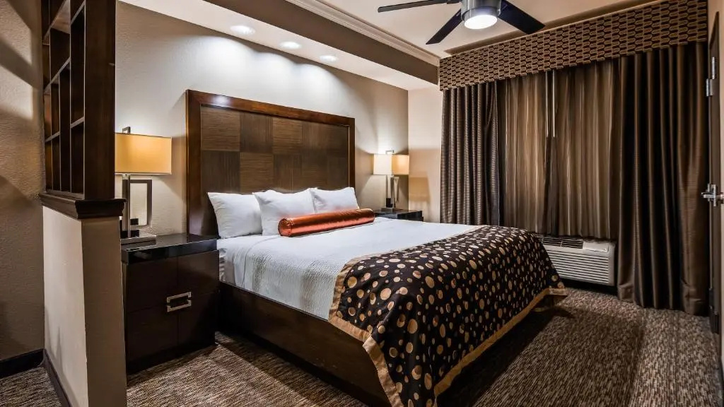 Best Western Premier Crown Chase Inn & Suites - Chambres
